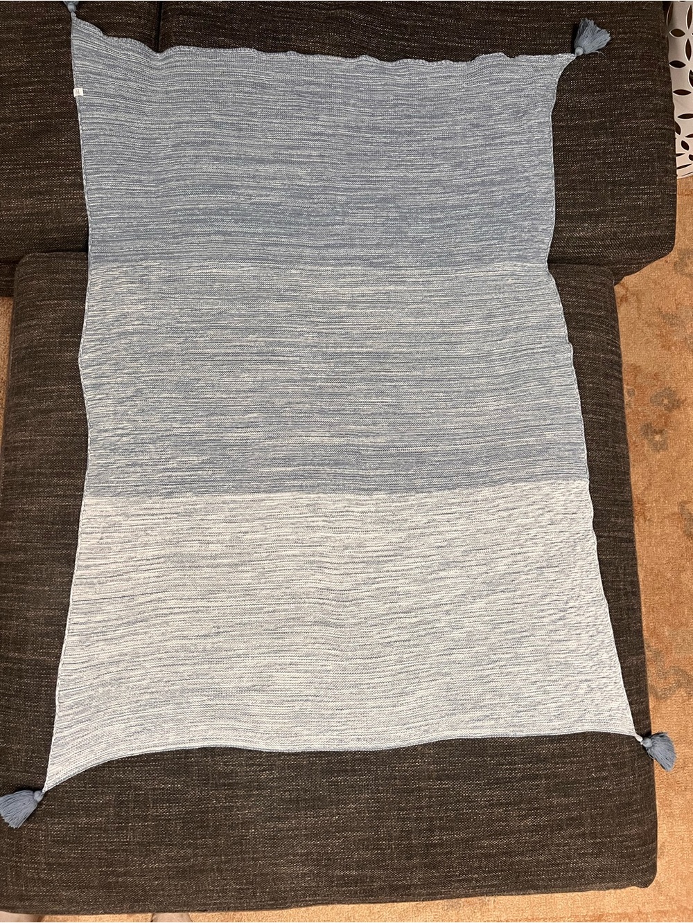Elegant Baby Ombré Blue Knit Tassel
Blanket